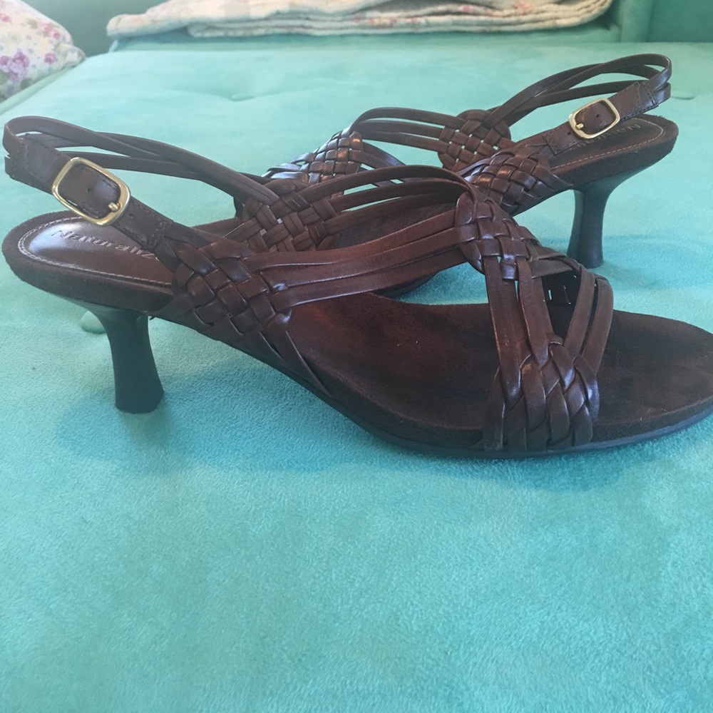 Brown leather naturalized heels